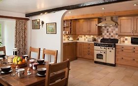 Scenic Welsh Cottage In The Brecon Beacons